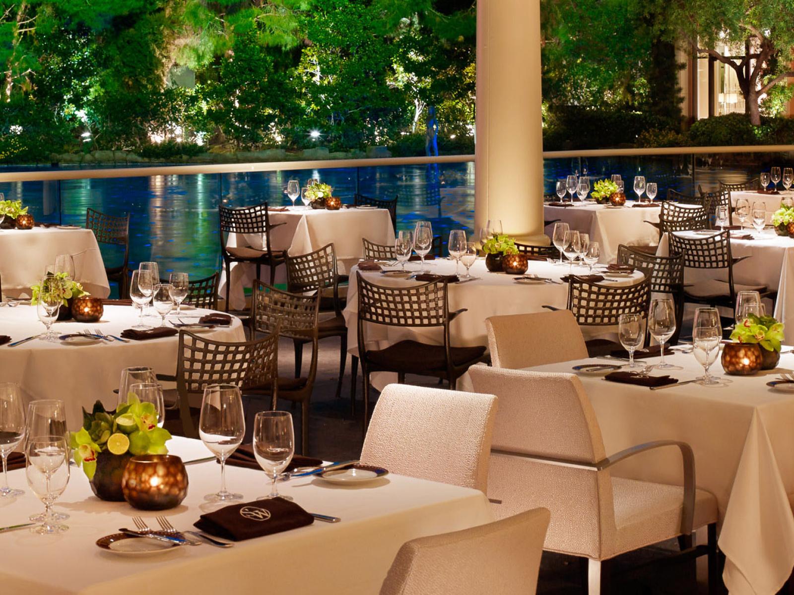 Dining waterside at the Wynn
