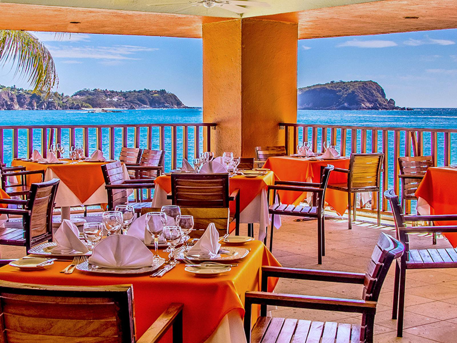 Las Brisas Huatulco dining