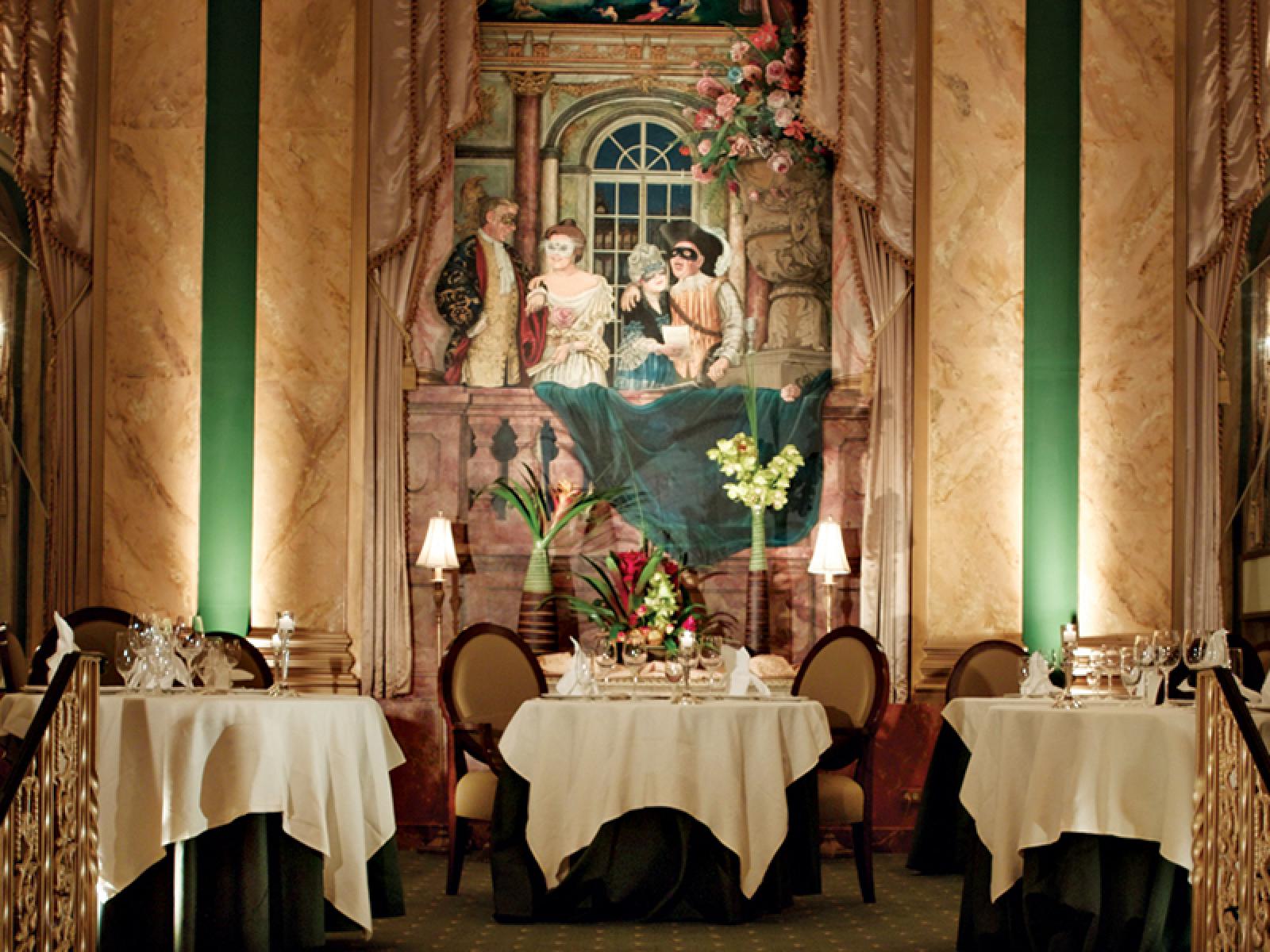  HISTORIC GRANDEUR — AND LEGENDARY DUCKS — IN MEMPHIS dining