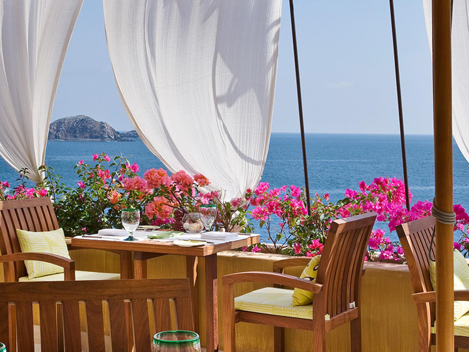 Cala de Mar Resort & Spa Ixtapa Dining