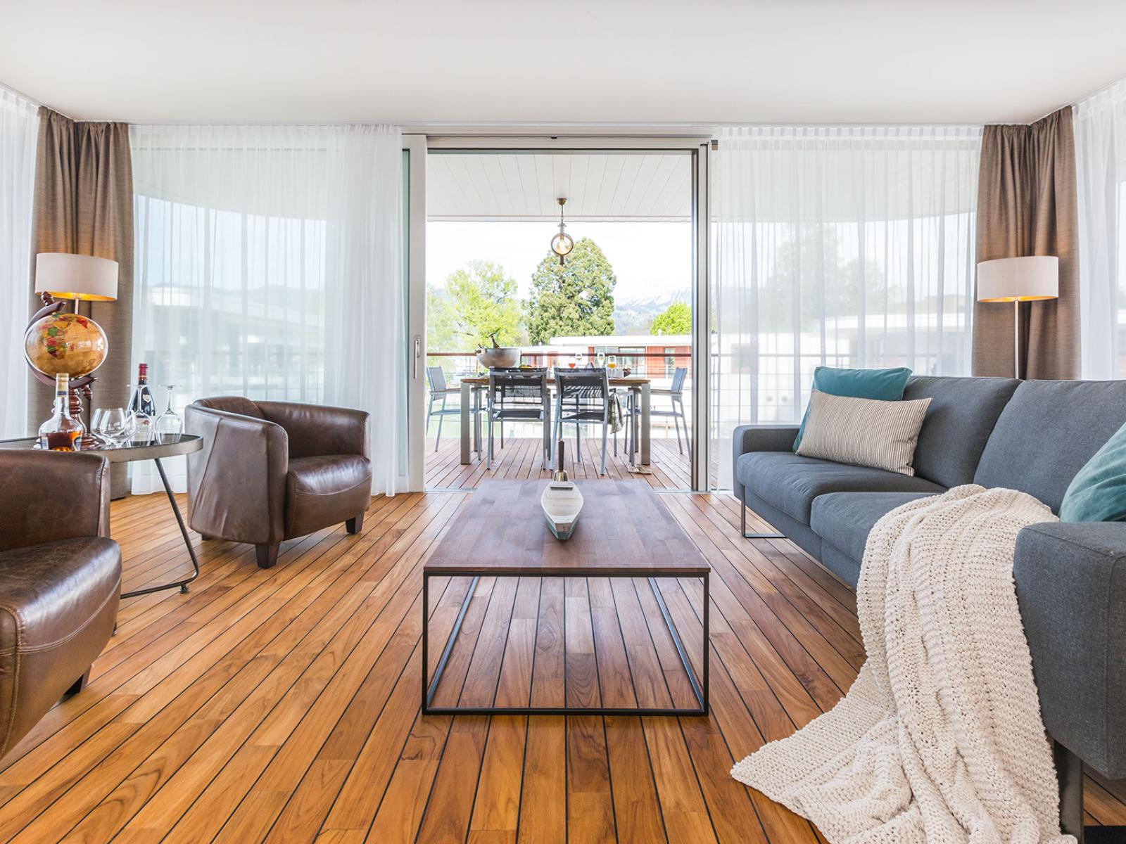lake villa living room