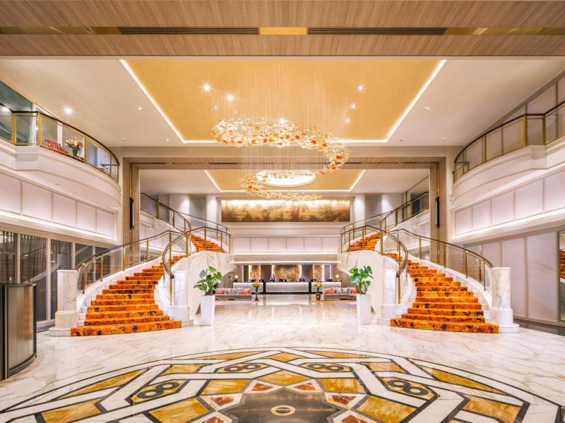 Royal Plaza on Scotts Hotel Lobby