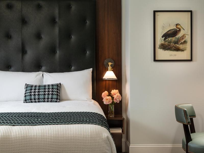Liberty Trust Rooms - Petite Queen