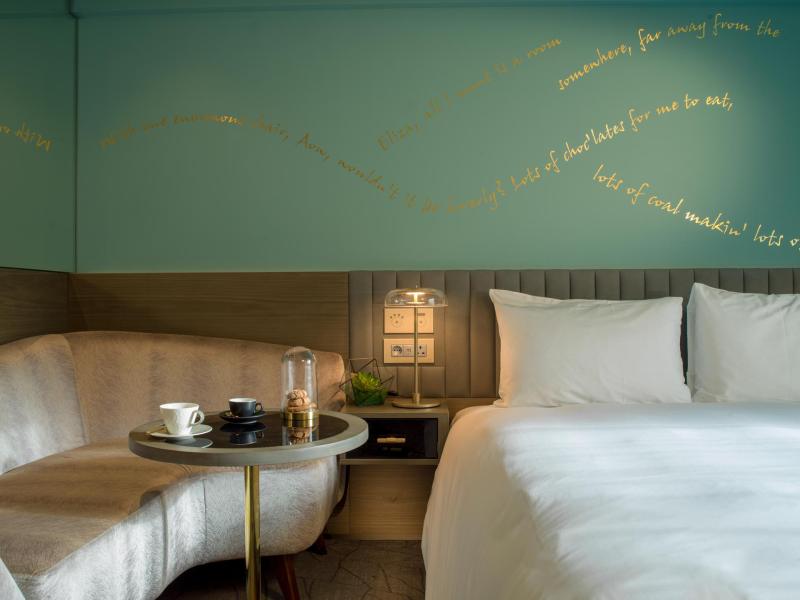 Urban Deluxe Guest Room