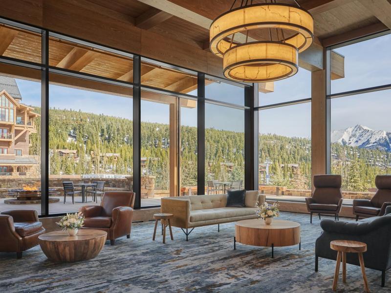 Grand Promenade Meeting Space with Views