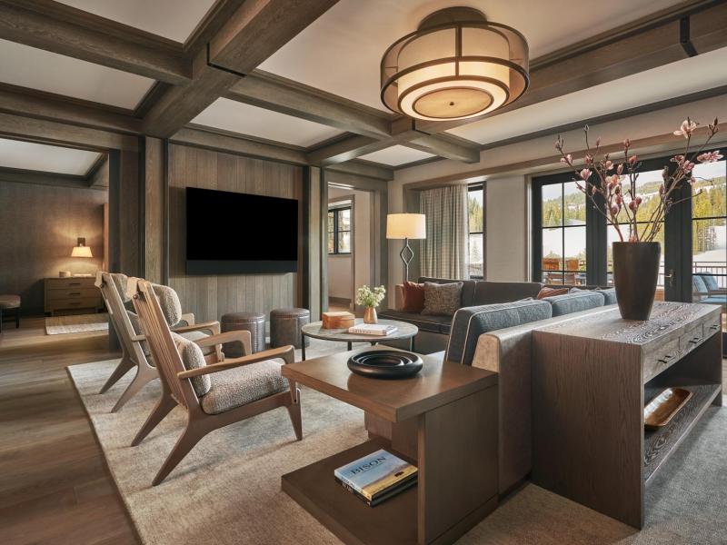 Spanish Peaks Suite Living Room South