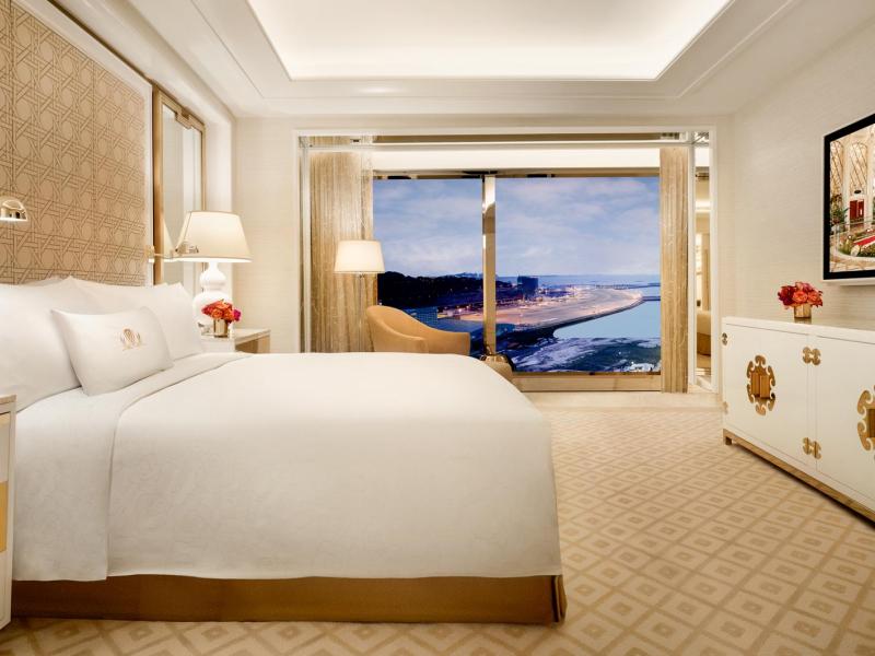 Executive Suite Bedroom