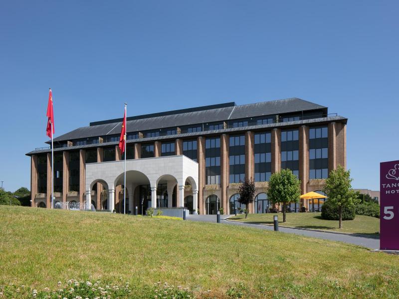Tangla Hotel Brussels Entrance