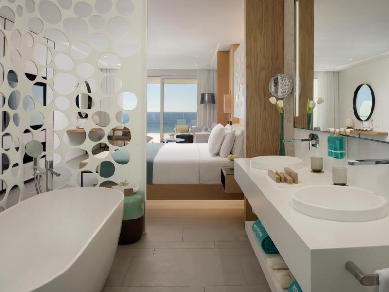 Junior Suite front sea view