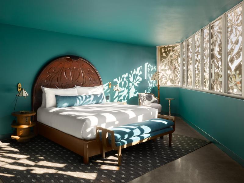 GRAND LUX CORNER SUITE