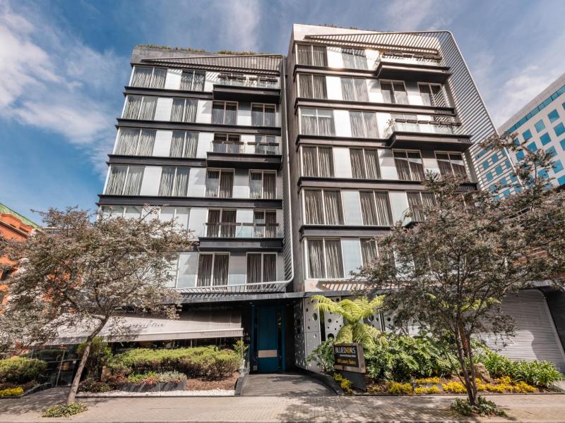 100 Luxury Suites daytime