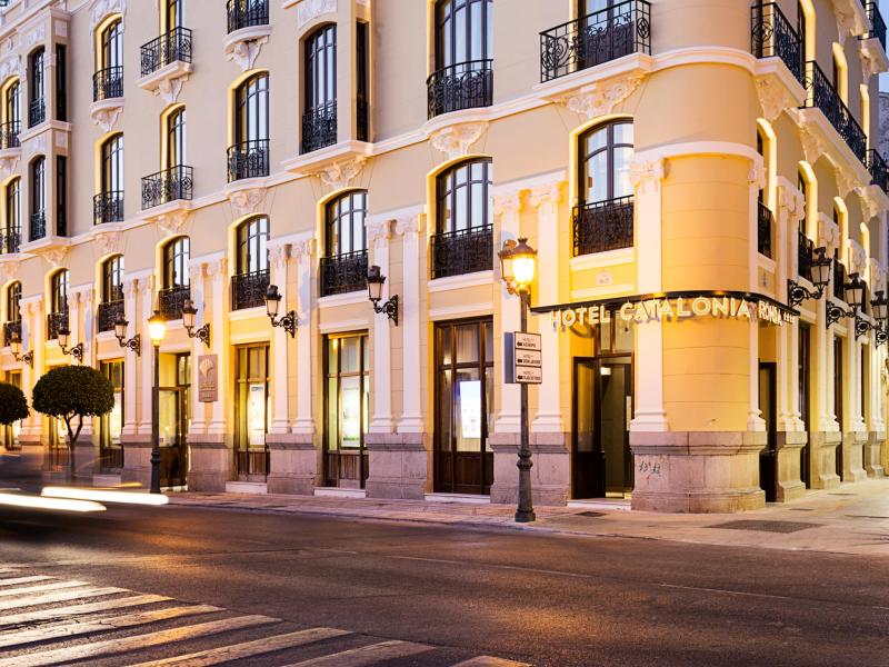 Hotel Catalonia Ronda at night