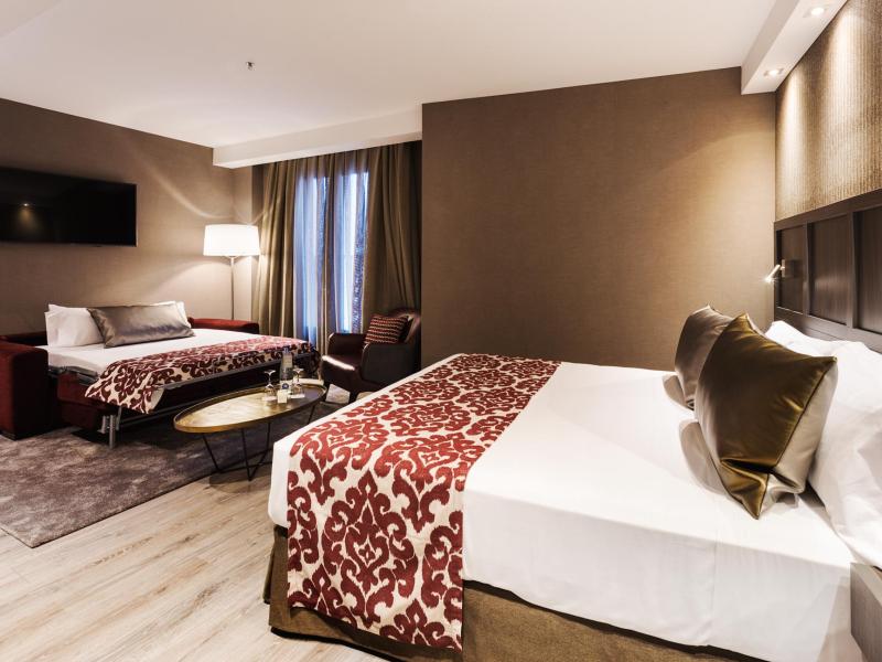 Triple Deluxe Guestroom