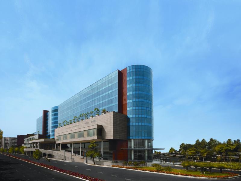 The Leela Ambience Gurugram Hotel & Residences Exterior