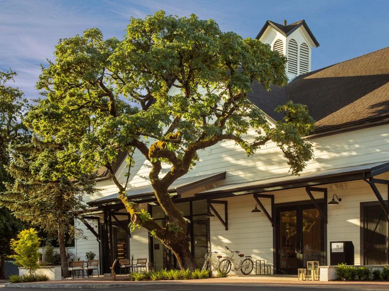 MacArthur Palace Hotel & Spa Entrance