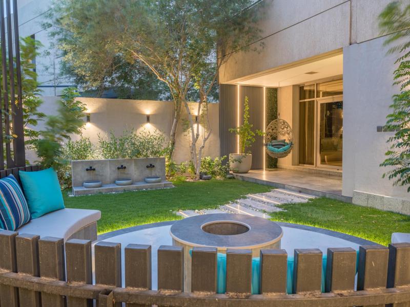 B Villa Fireside seating