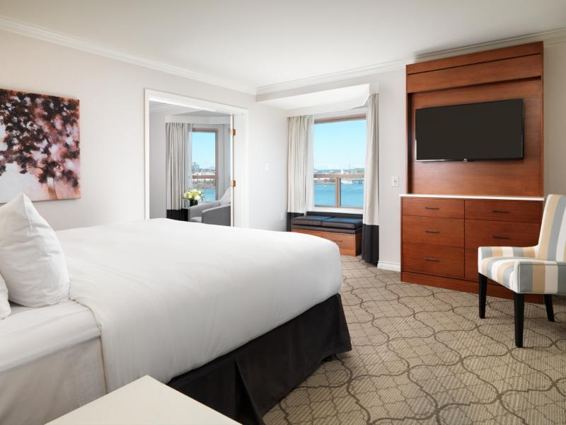 Signature Harbour View Suite