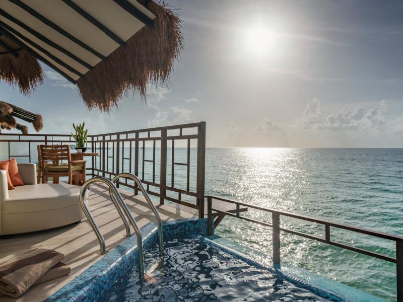 Bungalow Patio with Pool