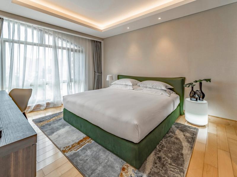 Executive Suite Bedroom