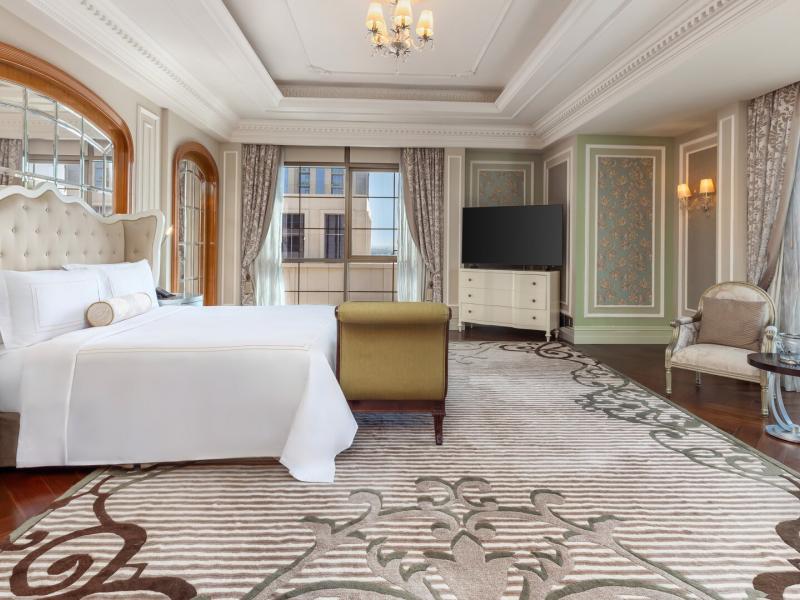 King Grand Suite Bedroom