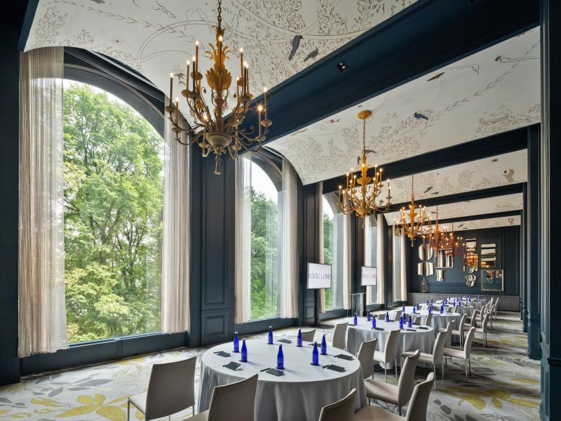 Park Lane Event and Meetings Space with round table setup