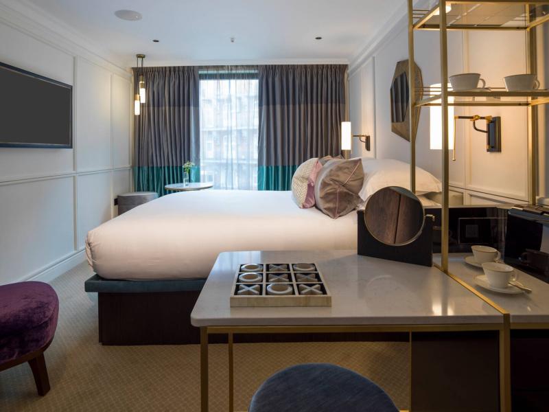 Suite Deluxe Guest Room