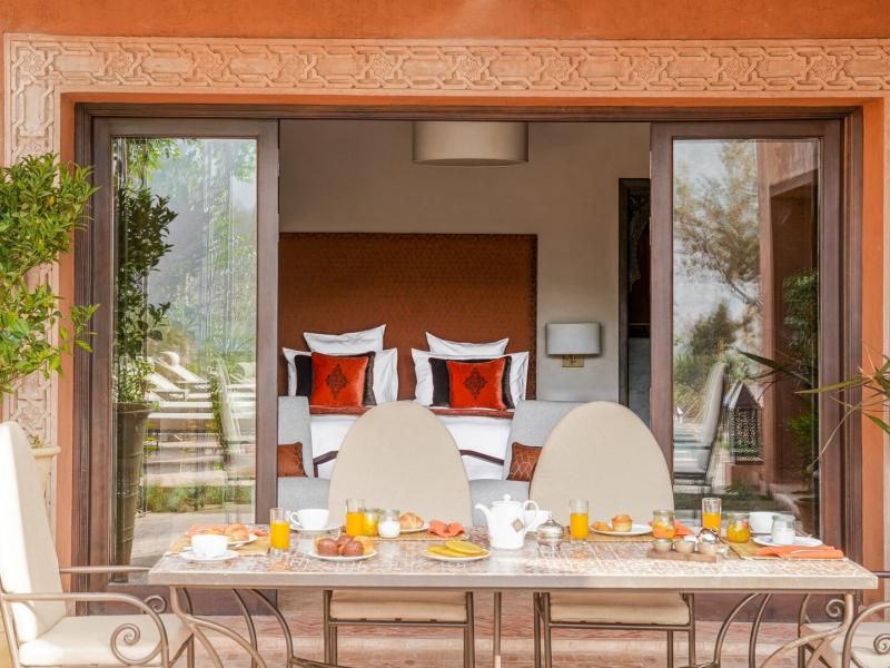 Raid Pool Suite and Outdoor Dining Area