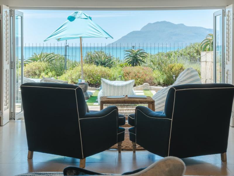 Elegant Suite Lounge Area & View