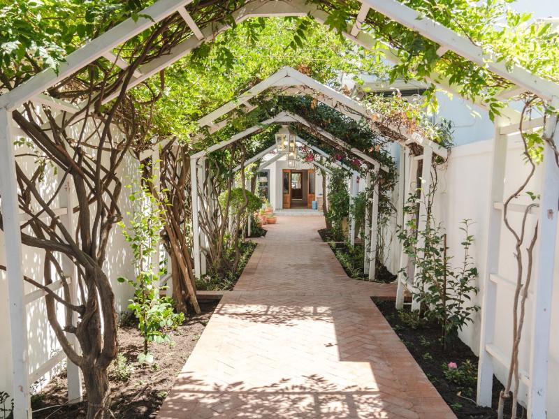 Walkway & Exterior Entrance