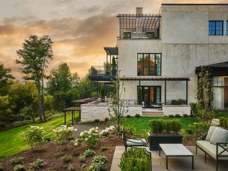 Exterior Lounge and Terrace