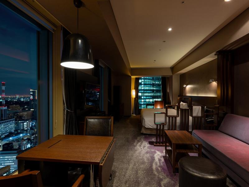 Standard Deluxe King Hollywood Twin Accommodation Living Area