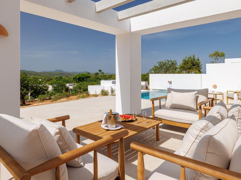 Deluxe Suite Villa Terrace Lounge Area