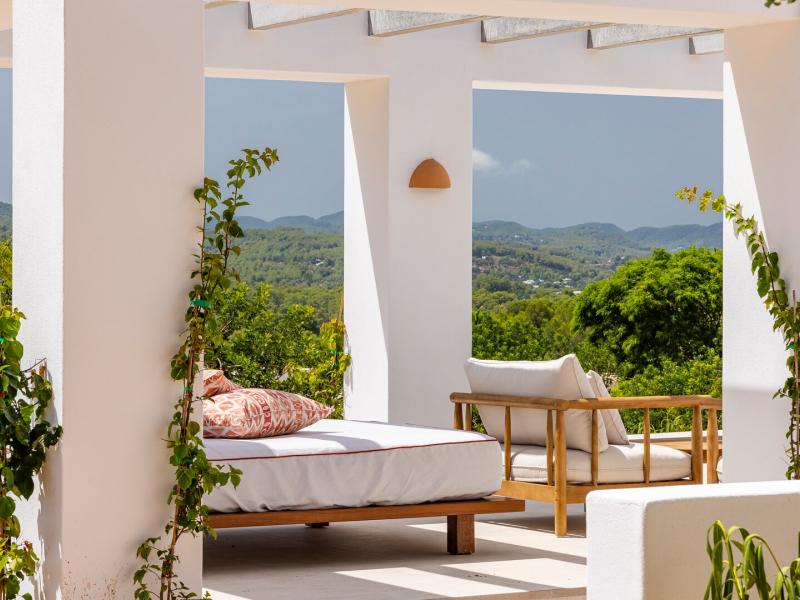 Deluxe Suite Villa Terrace Sunbeds