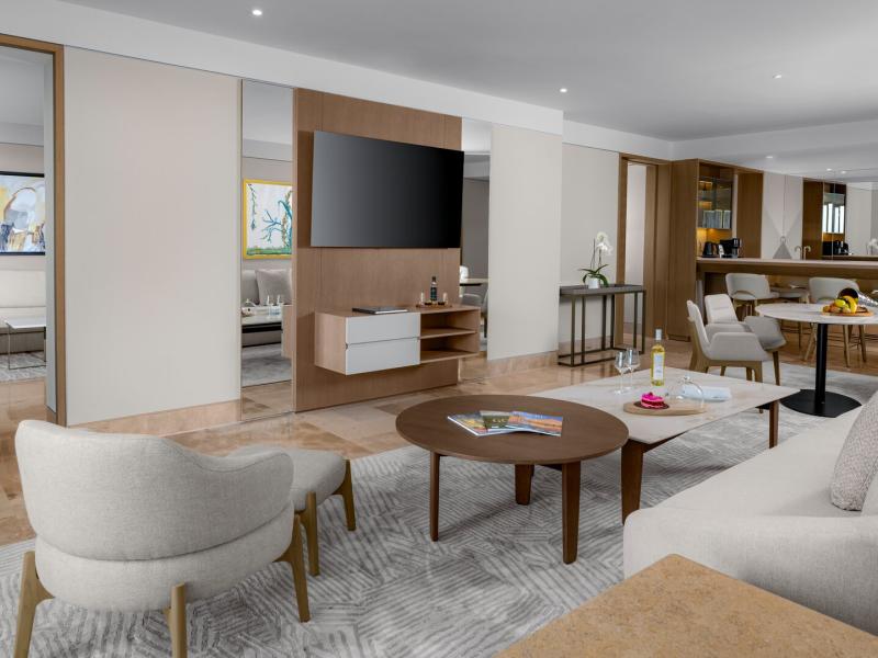 Elite King Suite Living Area