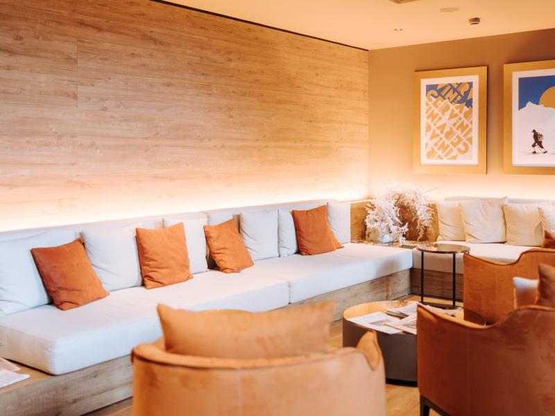 Lobby Corner Lounge Area