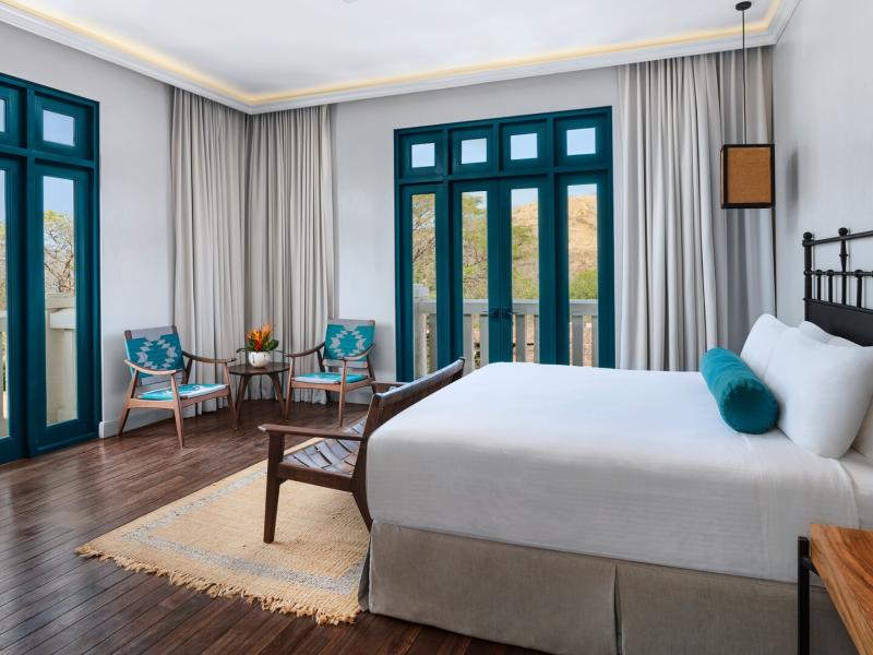 Almendro Suite View to Corner with Seating