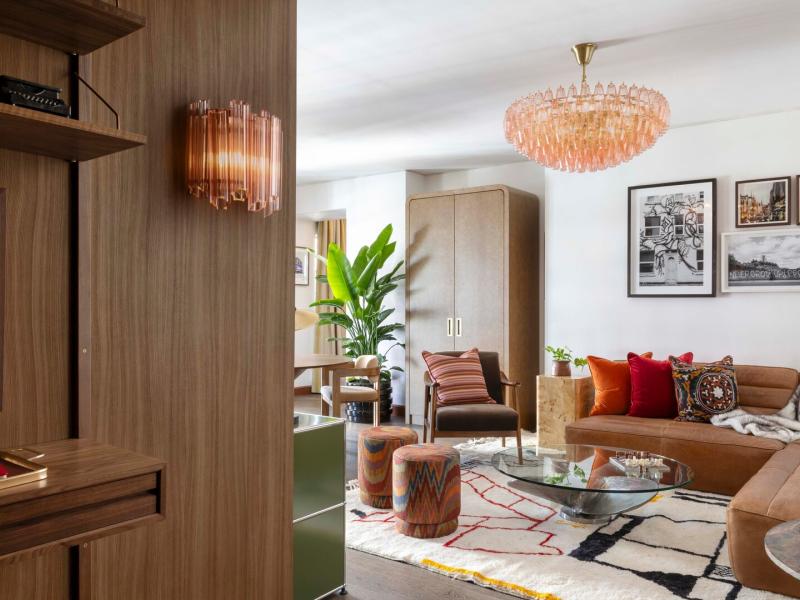 Sir Richards Penthouse Flat Suite In-Room Soaking Tub