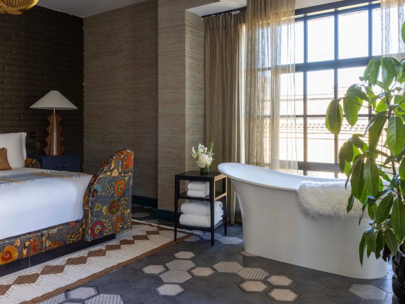 Sir Richards Penthouse Flat Suite Bed