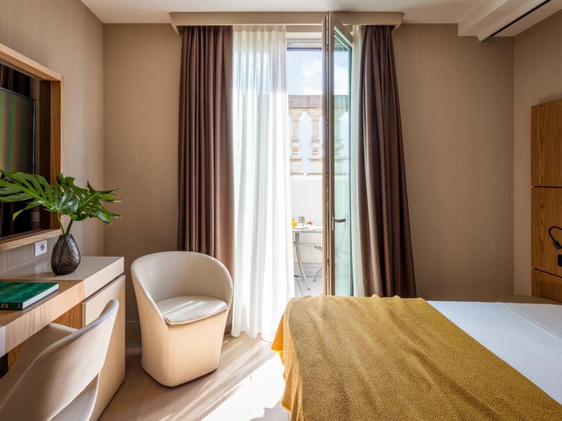 Deluxe Premium Guest Room