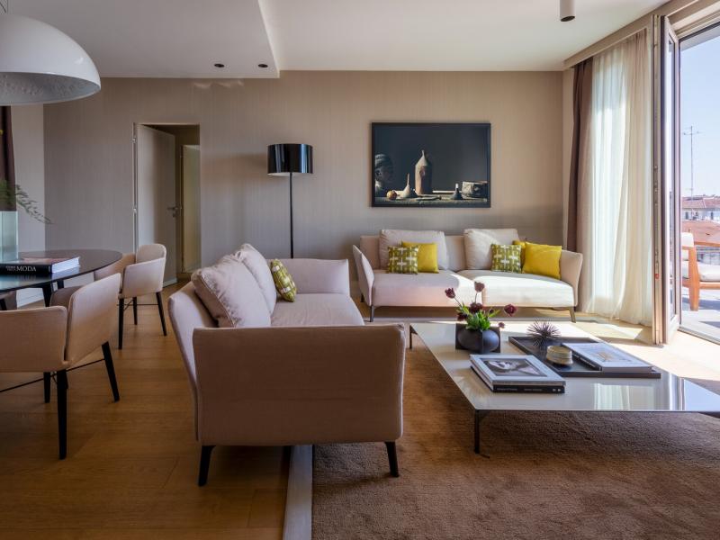 Colombo Suite Livingroom