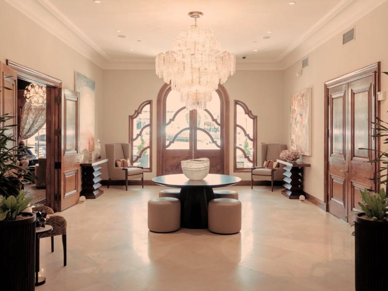 Lobby Entrance & Foyer