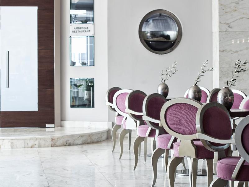 Lobby Entrance and Seating