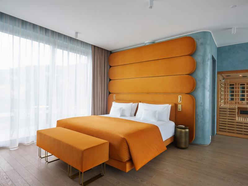 Signature Peacock Suite Bedroom