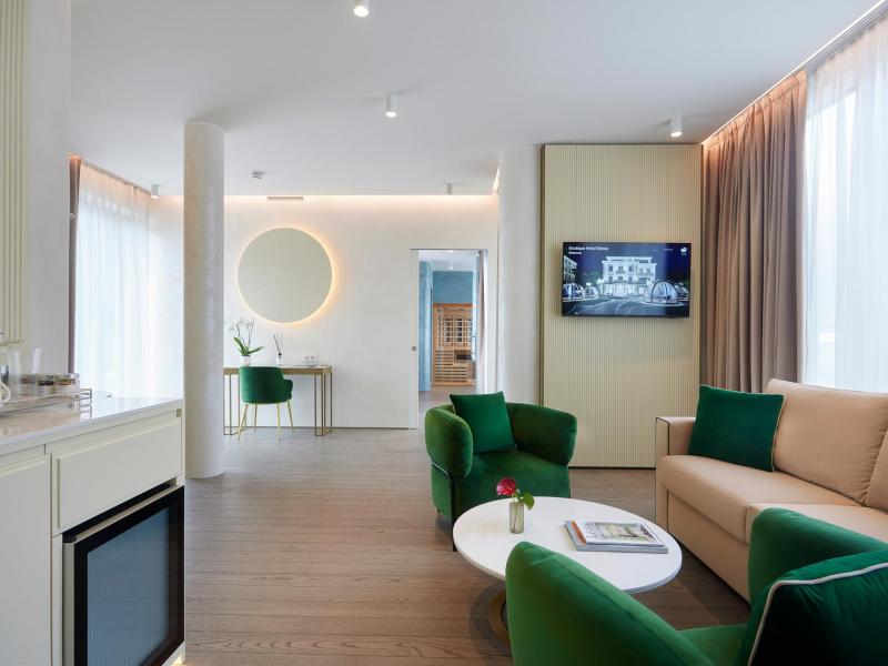 Signature Peacock Suite Living Area