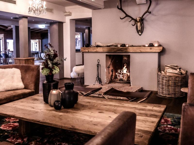 Kitz Lounge Fireplace