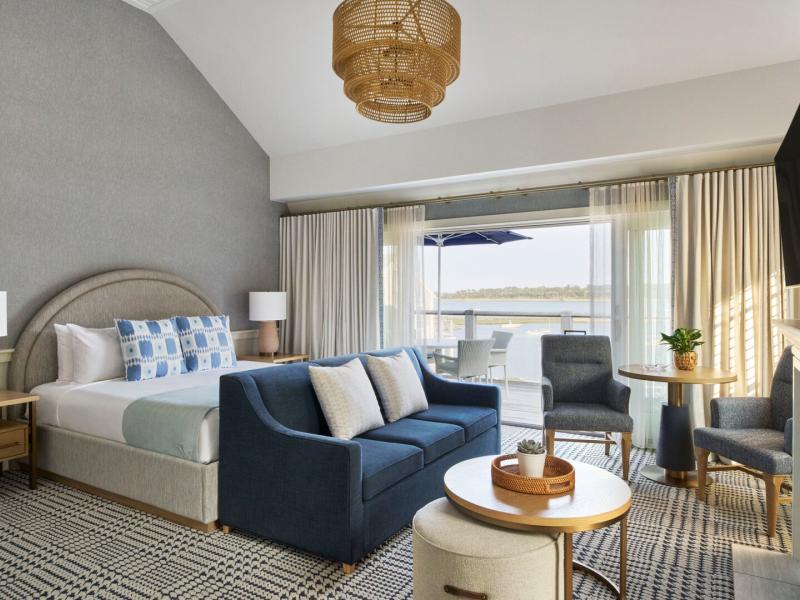 Signature Water View Suite