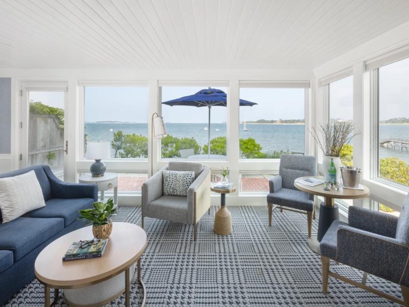 Signature Jr Suite Livingroom