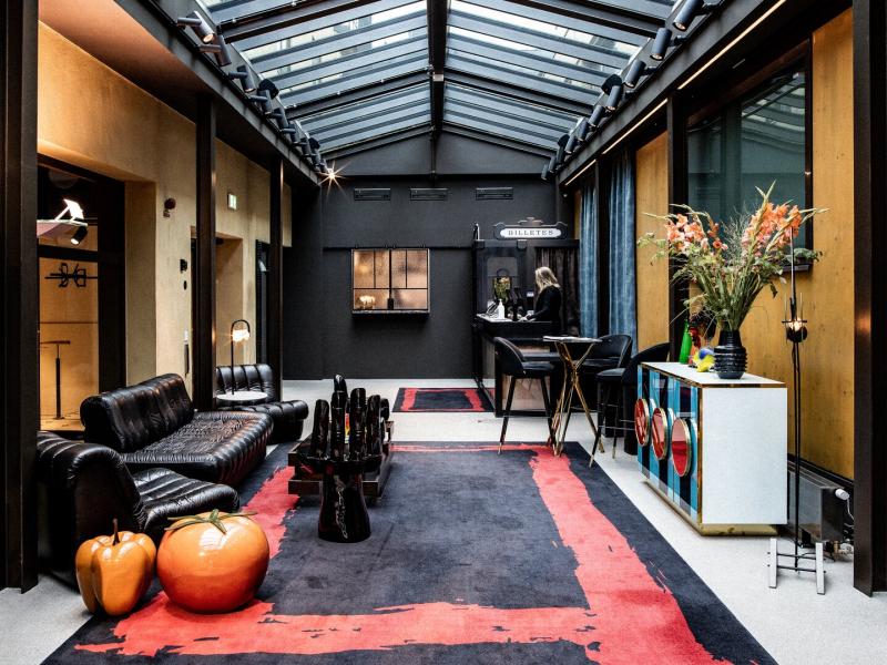 Lobby and Front Desk/Reception