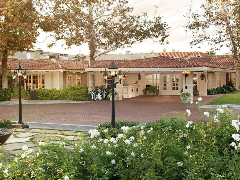 Exterior Entrance and Drive-up