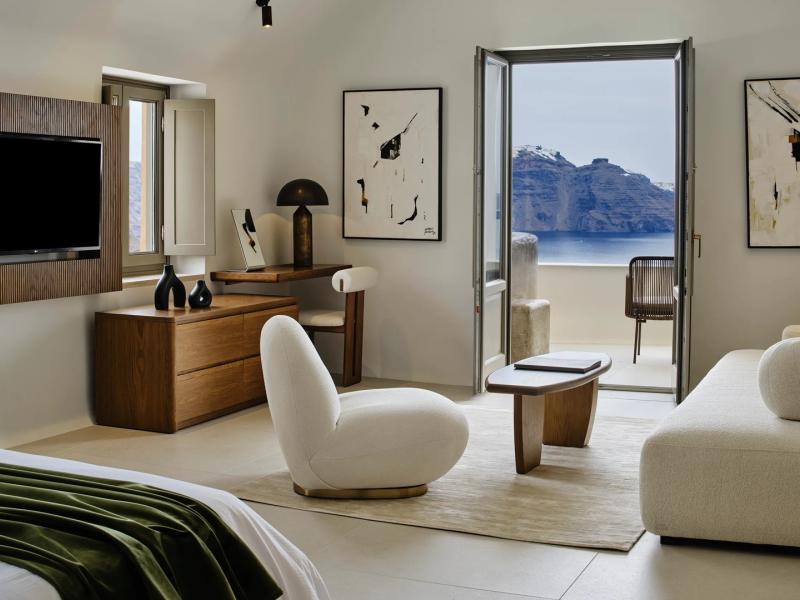 Grande Suite with Outdoor Hot Tub Overview